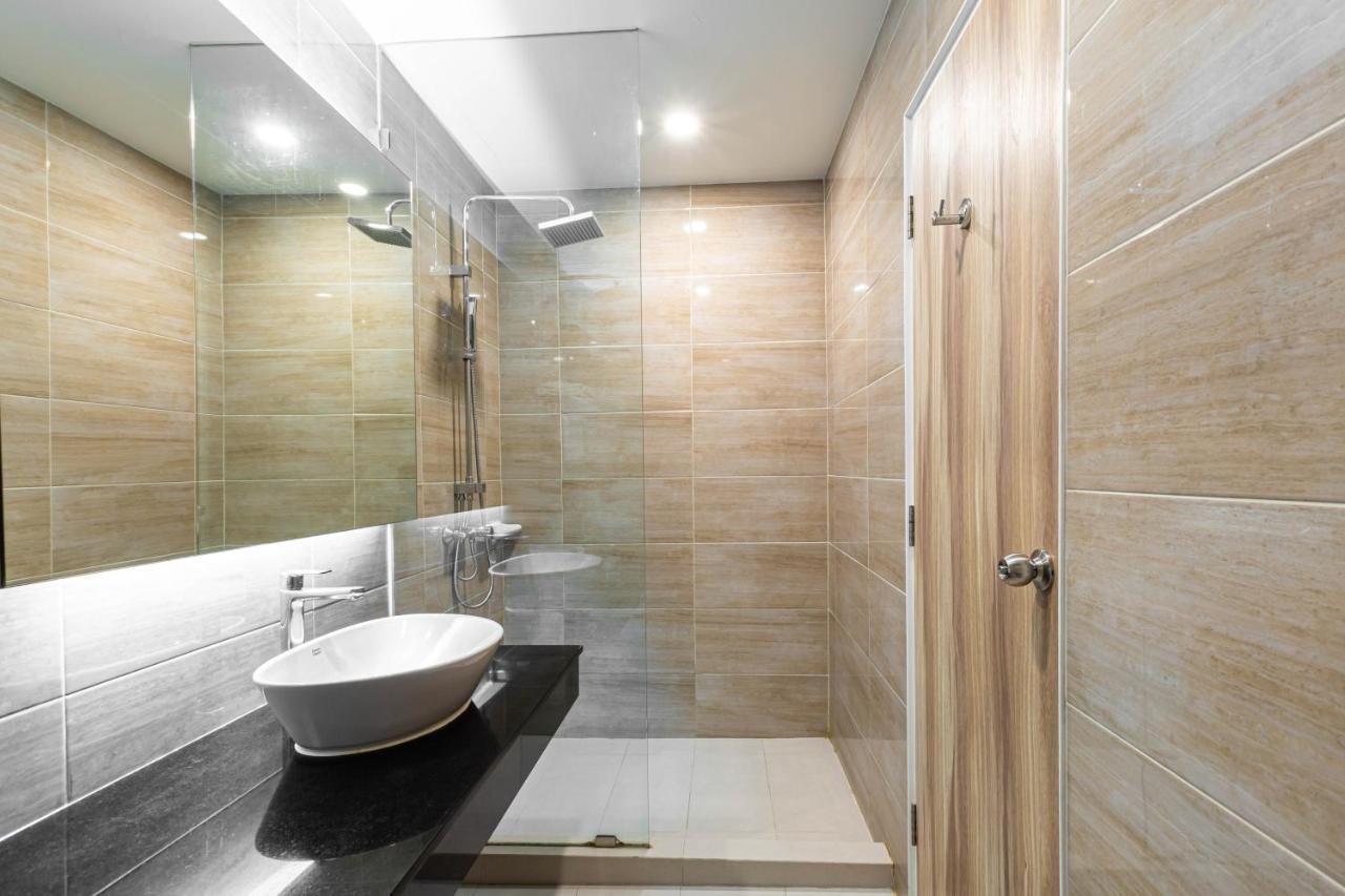 Leela Orchid Khách sạn 3*