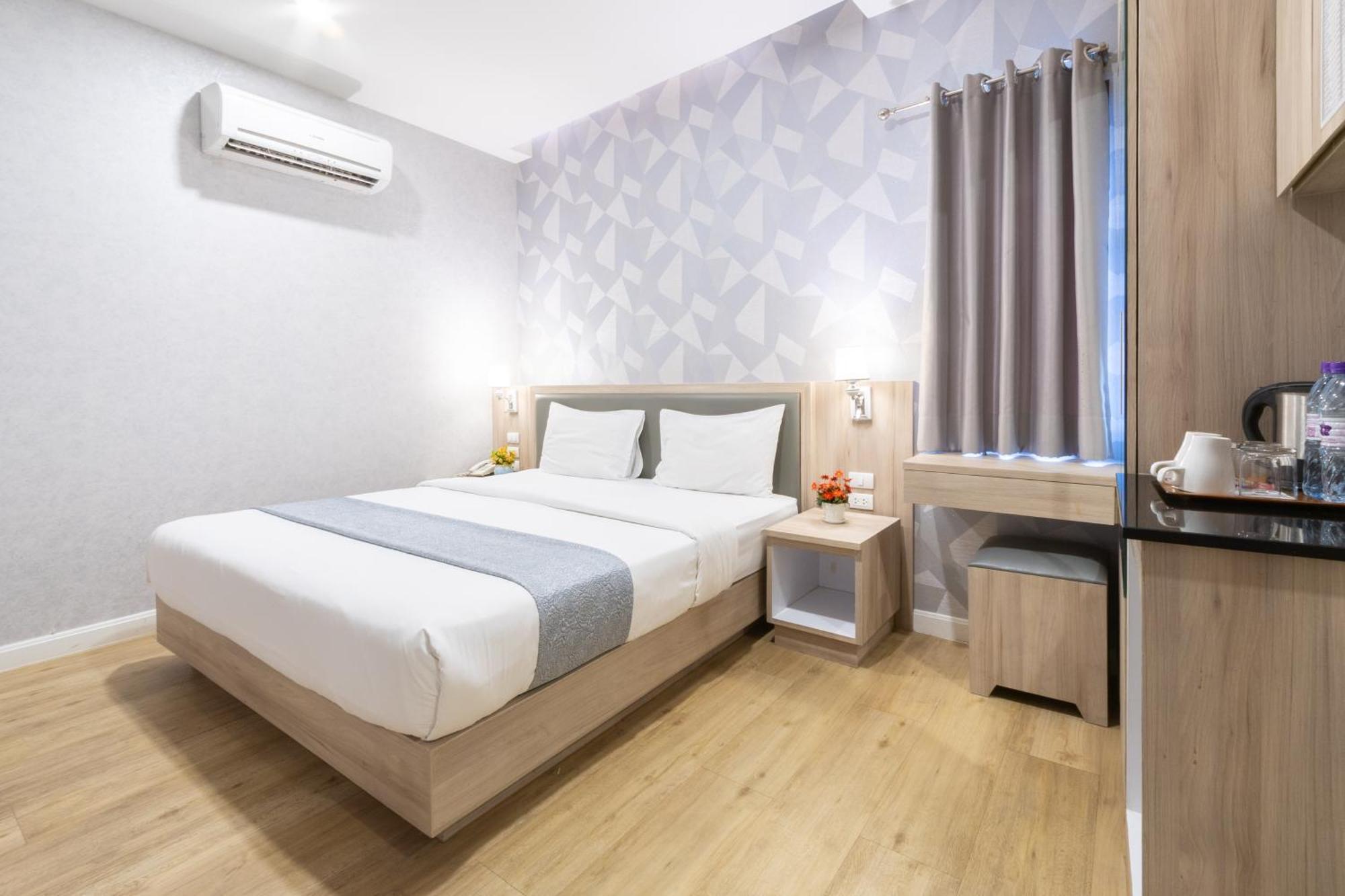Leela Orchid Khách sạn 3*