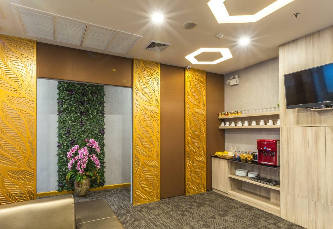 Leela Orchid Khách sạn